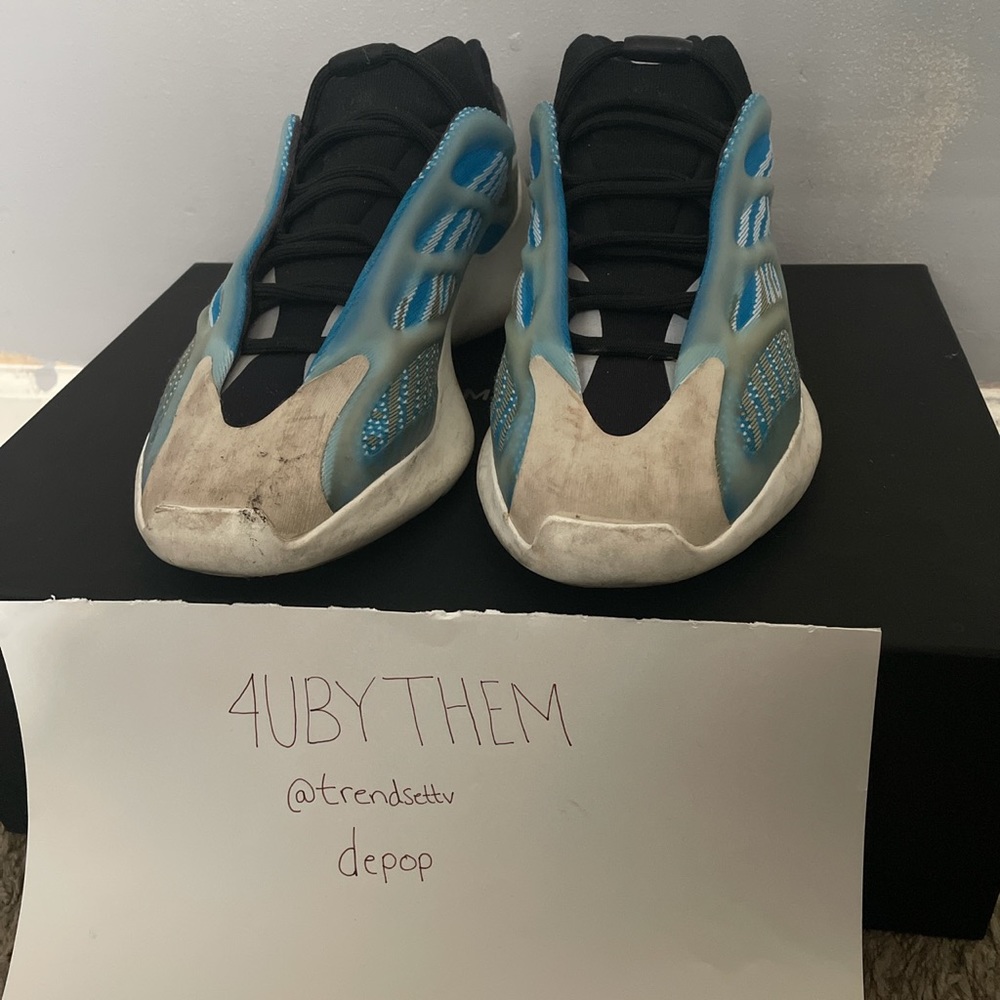 Yeezy 700 V3 Arzareth